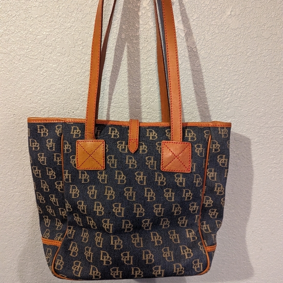 Dooney & Bourke logo tote bag - Picture 3 of 5